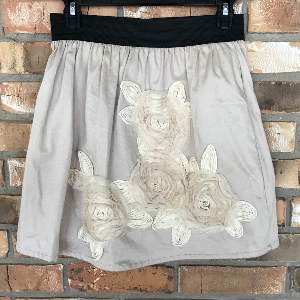 Buttons Floral Embroidered Skirt   Medium